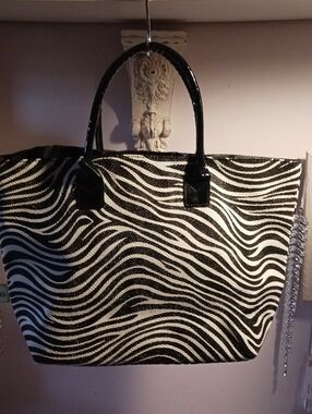 Stylish Black and White Zebra Tote Bag Pebble Vinyl Texture Design 🫏🫏🫏🫏